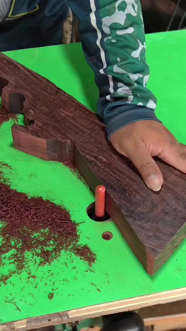Perfecting the Curve 🌀
Turning raw wood into a masterpiece. The detail on this piece is incredible! 
#WoodArtist #CustomMade #Carpenters #WoodworkingCommunity #ToolTips #WoodWorkingVideo #Artisan #WoodCraft #Builder #Workshop #woodworking


**إذا كنت صاحب هذا الإعلان وتريد حذفه لأي سبب، رجاءا أرسل رسالة إلى الدعم الفني**