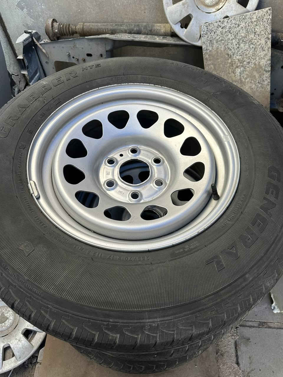 🚗 للبيع: تايرات ٢٥٥/٧٠/١٧ جنرال أمريكي 1500 موديل 2023
📍 مكان التايرات: بغداد –مجمع النفط
📞 للتواصل: ***********
💰 السعر: ٣٥٠الف
📊 المسافة المقطوعة: 30000 مايل
مع ٣ كب
٣ حساس 
٢ ويل بيهن تعديل
