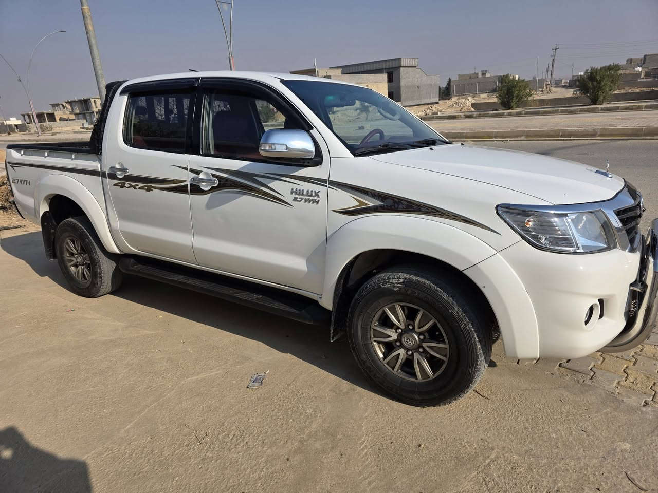 سلام عليكم للبيع بيكم تويوتا هايلوكس
موديل 2014 لون ابيض فورويل 
كويتي ام بطل
بيه طخه برأس جاملق المامي ول باب بدي بيه صبق فقط 
كير عادي فول مواصفات تحكم ستيرن 
رقم سليمانيه دولي سنويه جديده سياره ماشاءالله حيل حلوه 
سعر 210وبيه مجال مكاني الانبارحديثة رقم ***********
غير متواجد عل فيس
