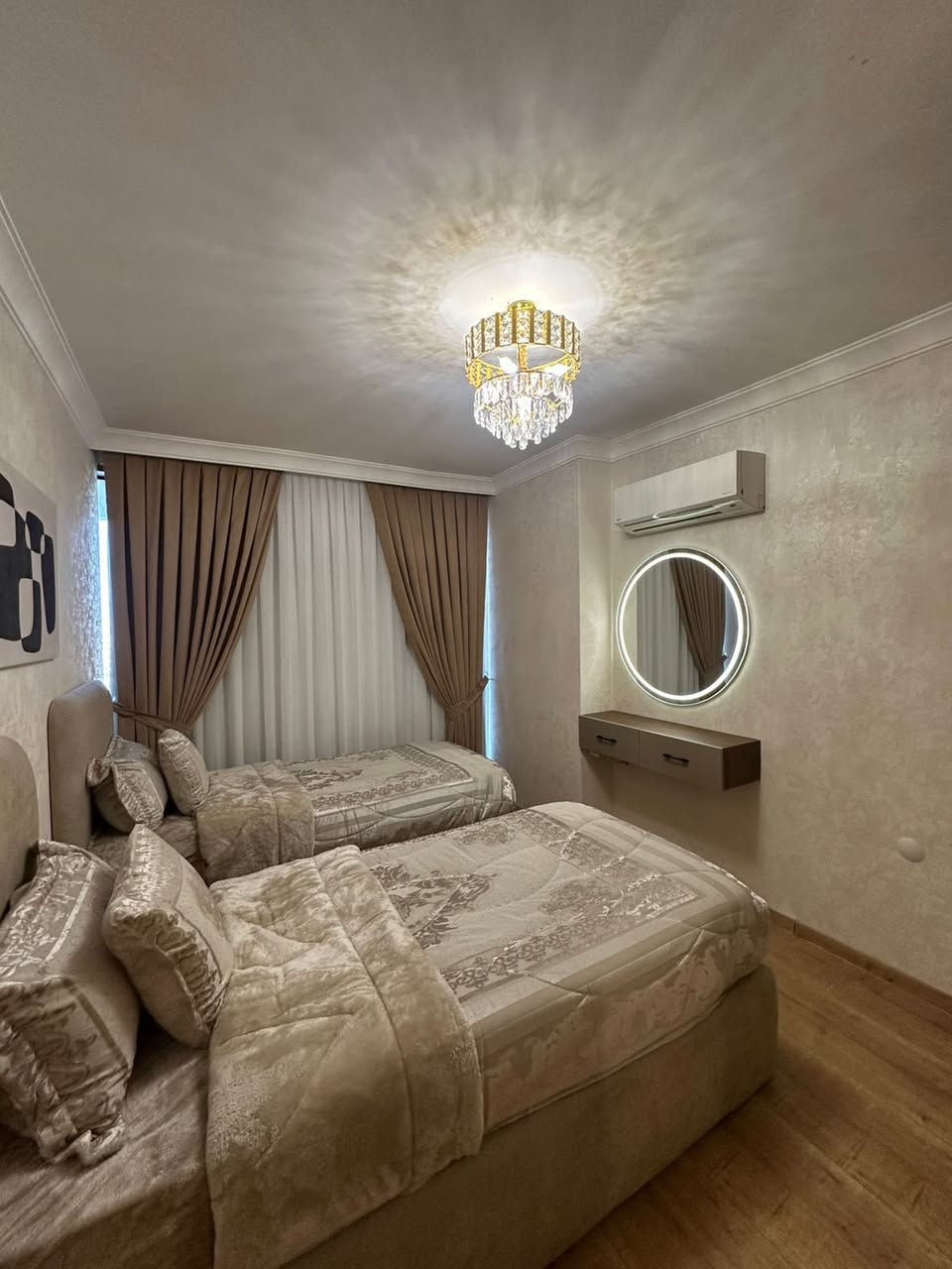 للبيع او للإيجار 

.شقة مؤثثة VIP 

.مؤثث 

.مكانها اربيل 
مجمع ستار تاورز
تبعد 2 دقيقة عن امباير 
و4 دقايق عن المطار 

.غرفة 3
.صالة
.مطبخ 
.حمام 3
.طابق  13
.مساحه "160م
.واجه خارجي 

للأستفسار اكثر التواصل واتس اب 

- ***********
- ⁠***********
