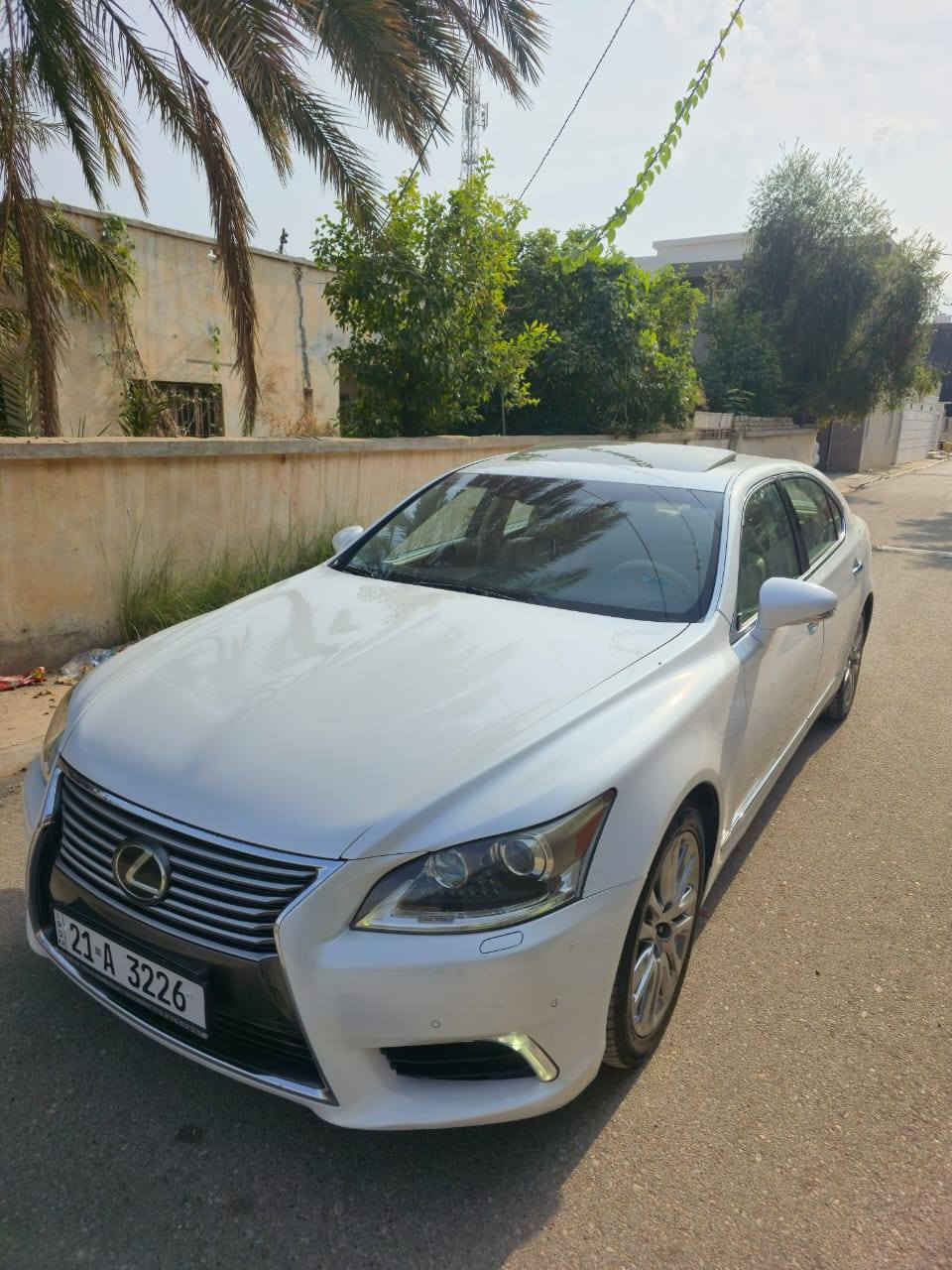 السلام عليكم اخواني لكزز LS 460 L للبيع
موديل 2014 كفاله عامه من بارد وصبغ وضربه وكلشي بيها شغال بدون نقص والسونار موجود بالمنشور رقمي *********** 
مواصفات : خمس بصمات كشن طياره رادارت اربع كشنات تدفئه وتبريد ناظور ليلي 12 قطعه تبريد مرايات قلابه بوب شفط وصندوق شفط فول تحكمات ستيرن كهرباء كشنات 7 وضعيات 
وباقي مواصفات معروفه ال VIP
السعر 268 وبيها مجال
