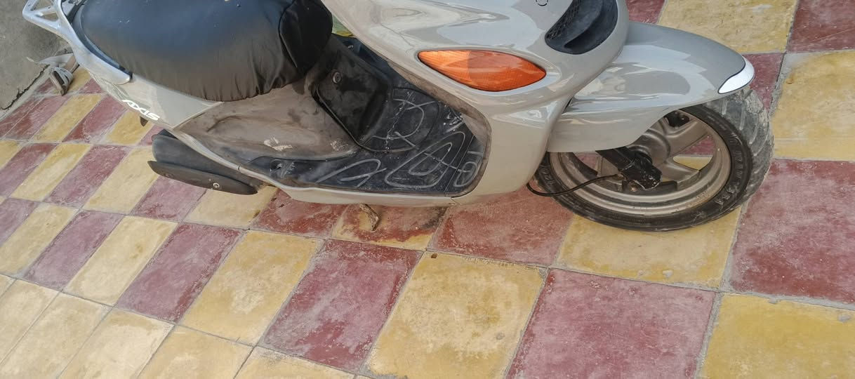 سلام عليكم دراجه دولفين للبيع او مروس  درجه نضبفه محرك كشر كهربائيات كله شغاله نكره سلف  مكان الرميثه  الشراي يتصل *********** محرك مفتوح مره وحده السعر 550 وبيه مجال بصيط
