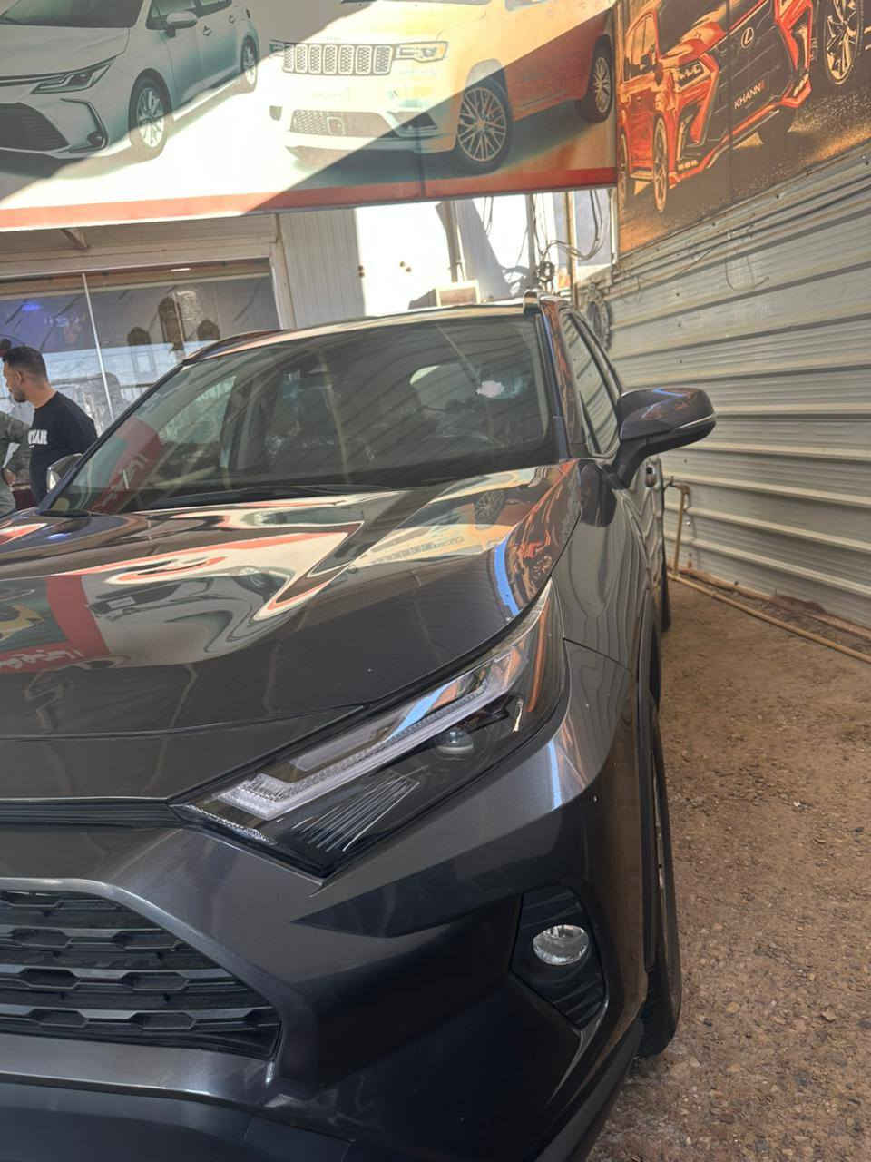 السلام عليكم للبيع رافور2024XLeفول فتحه رادارات جانبي خلفي امامي كشنات كهرباء حادثه جالغين الاماميات مبدلات ومصبوغات والغد جهت سايق مبدل نفس الون ايرباك ستيرن وراجع سستم وهنا بل عراق صار بيه حادث الباب الخلفي سعر 165 ستفسار *********** ما متواجد عل فيس
