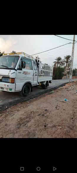 كيه بنكو 93 كير ومحرك وشاصي مشروطات والكشر كدام عينك السنويه صاقطه السعر 44 وبيه مجال وبشرط الي ياخذه يداور لن راعيهه يريد مداور الاتصال *********** مكلف بلنشر خابر على صاحب الرقم
