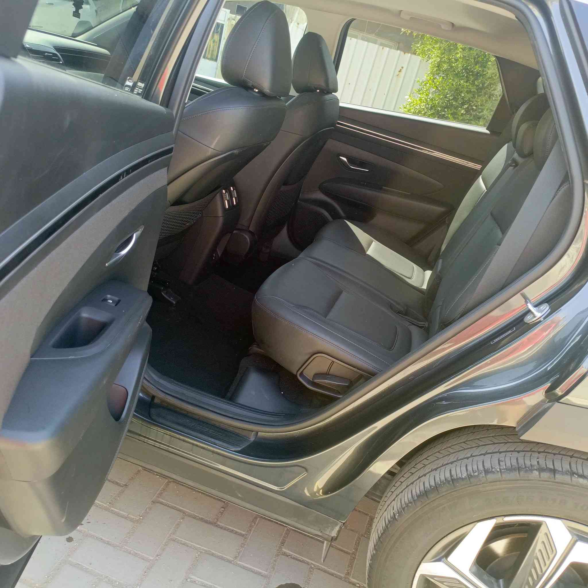 هيونداي توسان  2023
سعة المحرك : 2.5 GDi مع كير 8 نمر
 
وارد امريكي كلين تايتل بدون حادث

اللون الخارجي : ( فيراني
اللون الداخلي :  ( اسود )
قراءة العداد : 37mil

رقم بغداد بسمي هزه جديده

الاضافات

-بصمه تشغيل
-بصمه ابواب
-تشغيل عن بعد
-شاحن واير ليس
-صندوق كهرباء 
-رادار امامي قياده اليه
- نظام مساعدة عدم الانحراف عن الطريق 
-نظام carplay 
- شاشة وسطية كبيره 
- نظام النقطة العمياء ( حساس مرايا جانبيه)
- هاند بريك بصمة 
-اوتو هولد
-نظام توقف تلقائي عند الرجوع
 - كاميرة خلفية بدقة عالية 
 - نوع المقاعد: كهربائي  - تدفئة 
- المصابيح:  زينون - إضاءة ليد- ليزر
- دخول ذكي  

للاستفسار الاتصال على الرقم
‏‪***********‬‏
السعر 220 وبيه مجال
