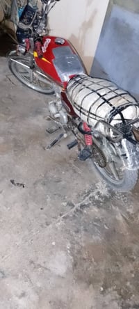 دراجه للبيع موديل 19 السعر 300 وبيها مجال بسيط 07837958620 07766867066