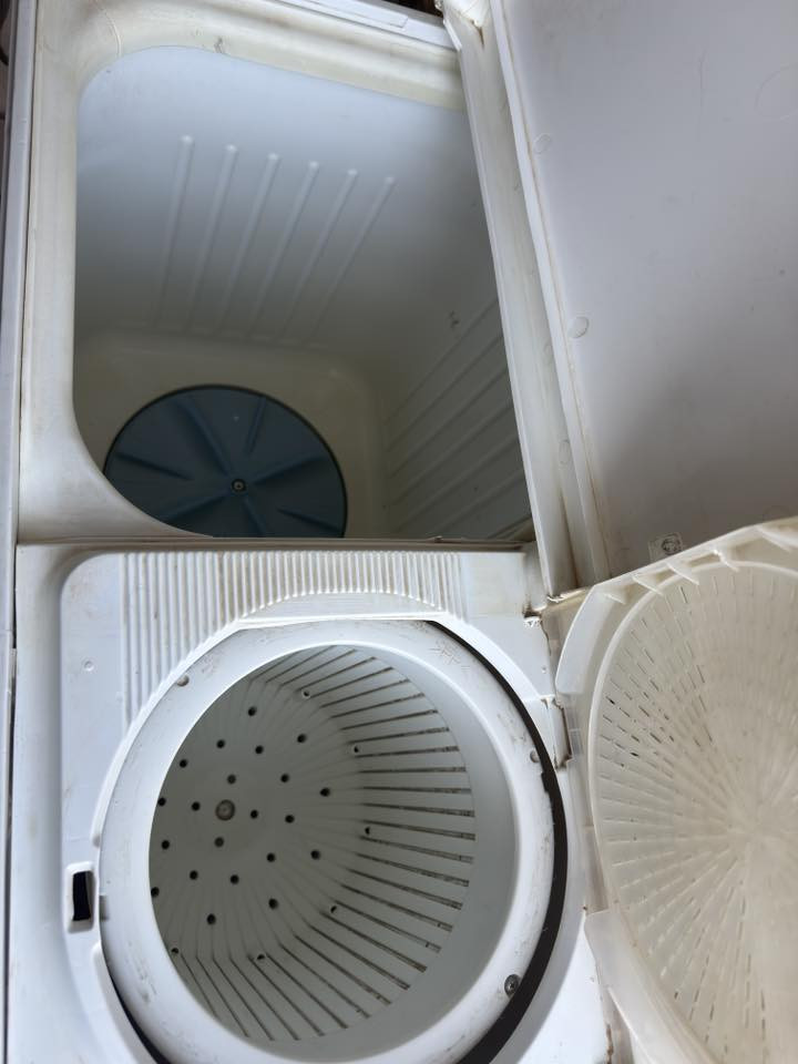 غساله نظيفه تشتغل غسل تجفيف ع فحص 
السعر ١٠٠
مكان النداء شارع مجمعات 
***********
