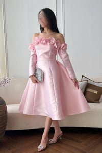 فستان قصير • قماش خفيف • يبين الخصر