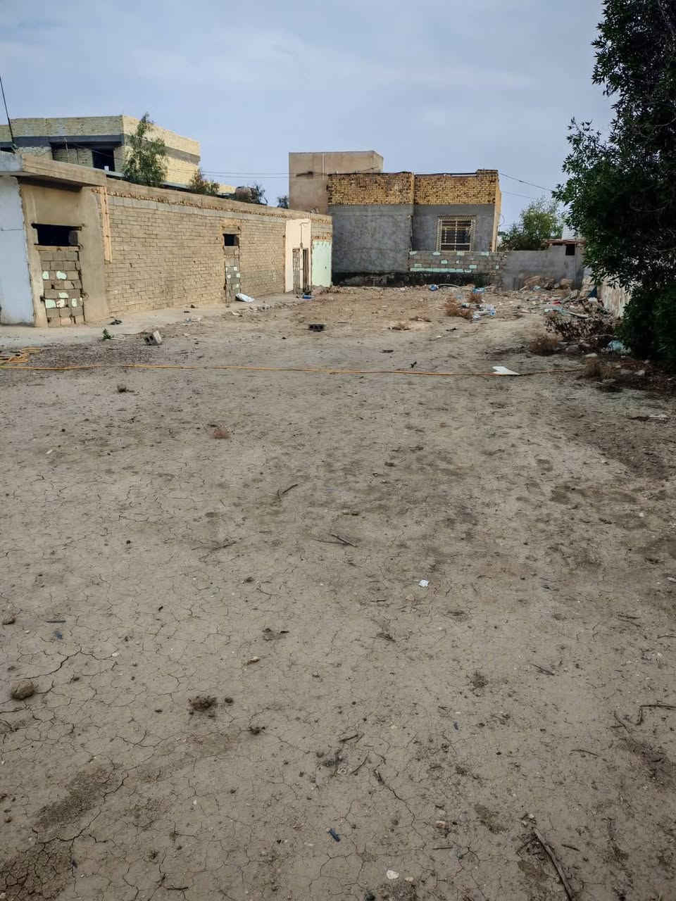 قطعه مساحتها 300 متر العنوان نزله سعد بيجو طريق الزوار خدمات كامله تبعد عن جسر سيف سعد ثلاثه كيلو سنتر علئ شارع العام
قرب المجمعات السكنيه ترهم سكن ترهم موكب ترهم استثمار
طابو زراعي سند25 تحويل مباشر

مكتب وعقارات الوارث
***********

