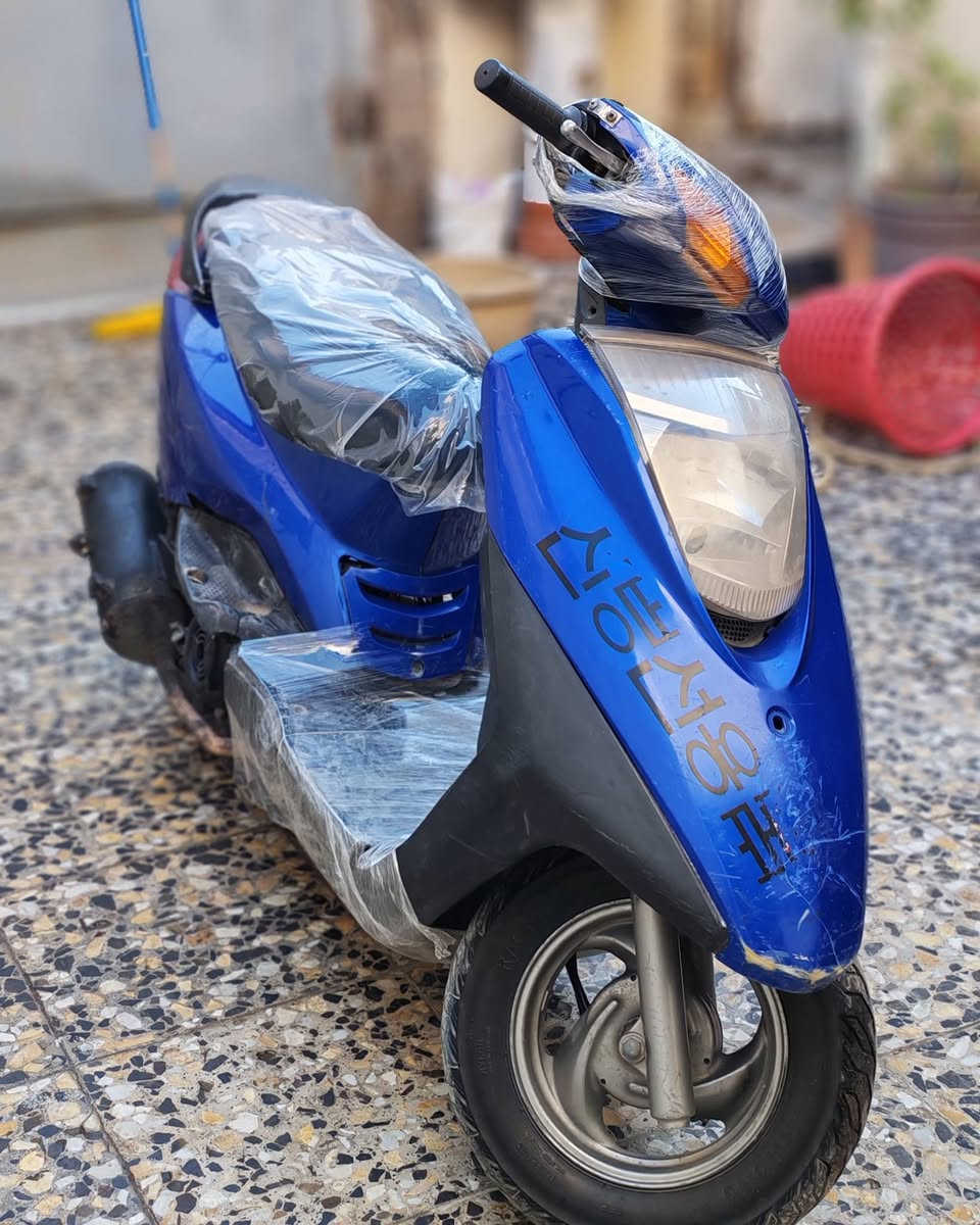 السلام عليكم عندي دراجه بريز مكينه ناعمه وحلوه كهربائيات شغاله العنوان بغداد مدينة: السعر: 400وبيه مجال الرقم: ***********
