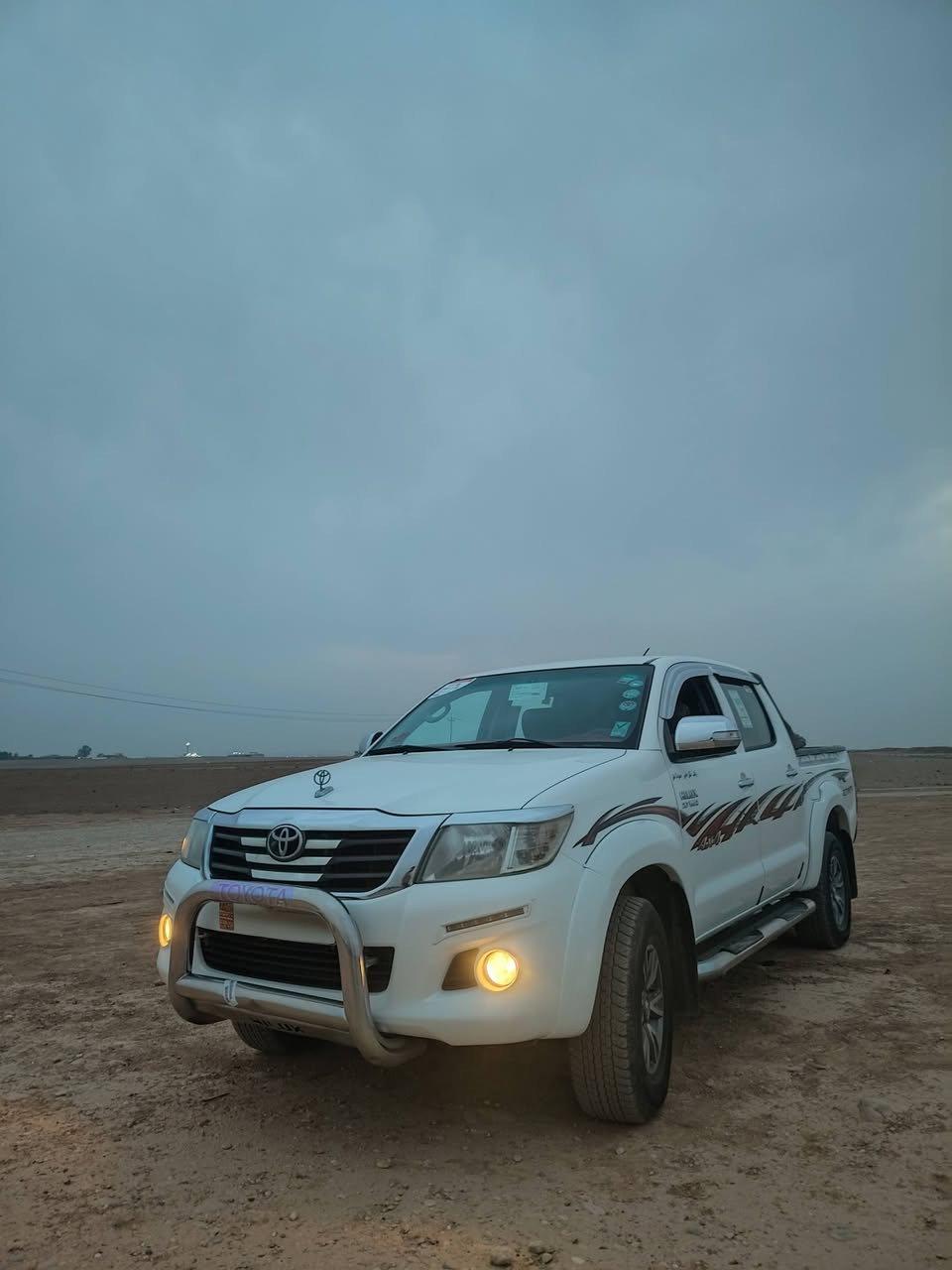 سلا عليكم 
للبيع تيوتا هايلوكس 2014 دبل اكسل سيد نهرو 4×4 السياره كير عادي مكفوله من محرك و كير و اكسل كلو بشرط المحرك ما مفتح جديد شرط ابو البطل تحكمات ستيرن مسجل بلاتوث شغال كامرات اماميه و كامره خلفيه و هوك بدعاميه الوره اصلي وكاله شرط بدون صبغ و تعديل و مابيه الحمدلله اي حادث رقم السياره الشمال دهوك مكان السياره موصل. رجاء الشراي يراسل و ادز الرقم


**إذا كنت صاحب هذا الإعلان وتريد حذفه لأي سبب، رجاءا أرسل رسالة إلى الدعم الفني**