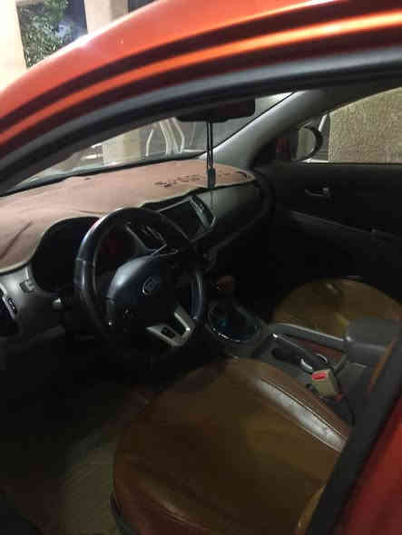 كيا سبورتج 2015 خليجي 
بيه جاملغ ايسر امامي فقط بدون دواخل 
بارد حافة البنيد اصبع لا غير 
ماشيه 132 
تحكم ستيرن 
شاشه 
كامره
حساسات خلفيه 
لايت دوار ويا الاشاره 
***********
بغداد اليرموك 
السياره على يد وحده و بسمي
