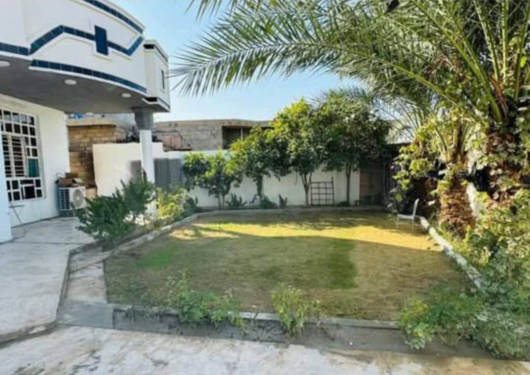 دار البيع فلوجة قرب جسر الثالث يبعد عن شارع ستين الخدمي دقيقتين المساحه 400 سند زراعي 25 مفوض بطابو دفعت رسومات معامله كامله بس استلم سند طابو صرف شارع 12 متر سعر 120رقم صاحب البيت ***********
