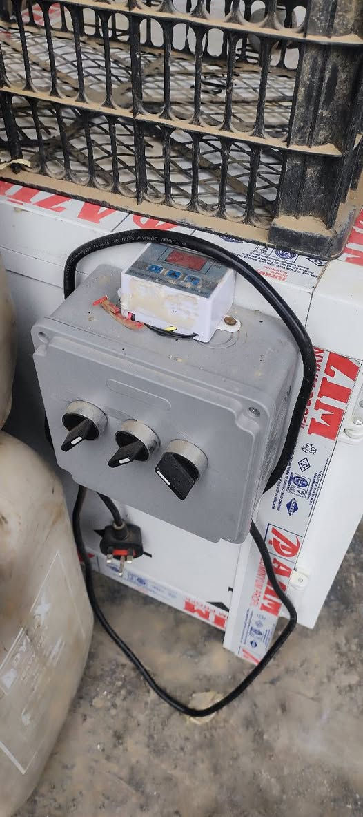 السلام عليكم 
اخوان متاح حاضنة افراخ 
مواصفات الحاضنة 
صيفية شتوية بيهة باب ينغلق بلشتاء او ينفتح بلصيف 
ساندويج بنل نضام مجر 
لد اضاءة 
بوكس متحكم تهوية او حرارة 
ارضية قابل للفتح والتظيف
معيار حرارة للتحكم بدرجة الحرارة 
+هيتر +كلوب شمسي  
اخوان الحاضنة اني ماخذهة ب325 معروضة ب250 قفل 
الي ايريدهة عنواني ديالى المقدادية جسر مهروت


**إذا كنت صاحب هذا الإعلان وتريد حذفه لأي سبب، رجاءا أرسل رسالة إلى الدعم الفني**