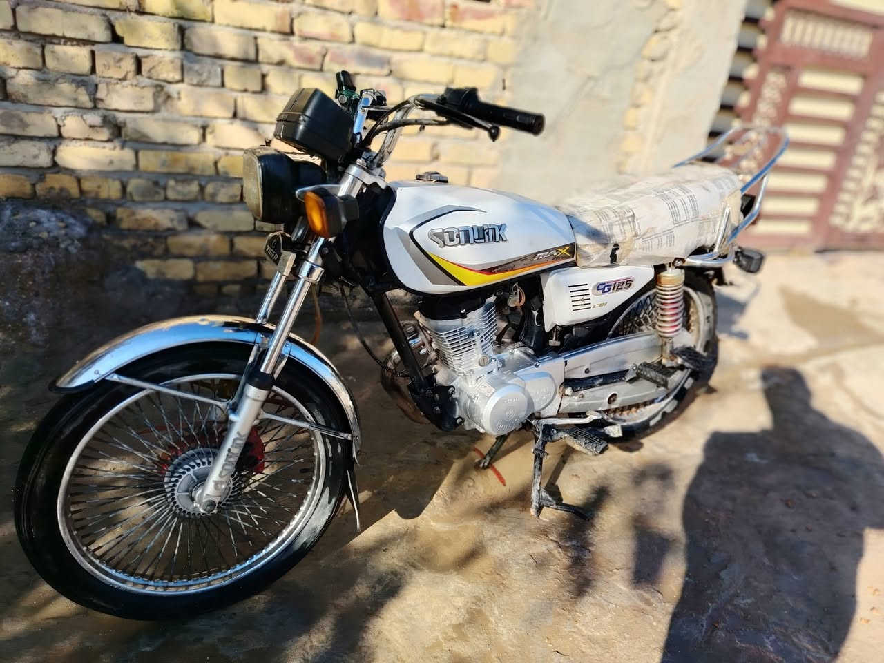 دراجه سونك البيع موديال ٢٠٢٣  أوراق سكنر  السعر ٦٠٠ بيه مجال مكاني عفك  الرقم ***********
