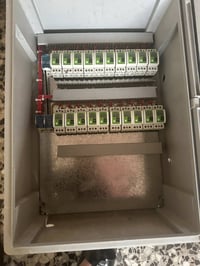 شباب 3كابينات البيع ولك كابينه شيل عشرين بيت ولسعر تصل وتدلل الي حب ها...