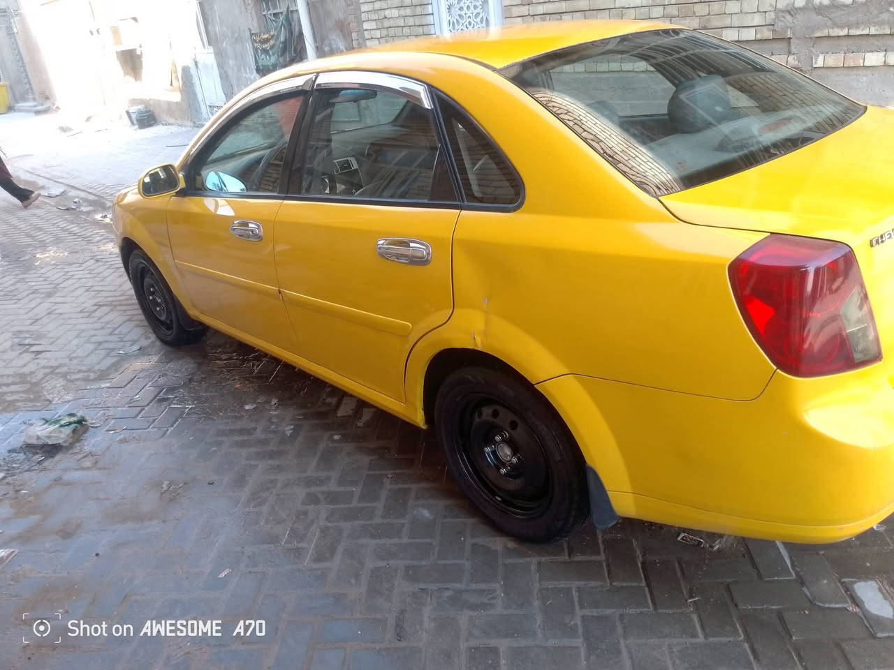 السلام عليكم
اوبترا موديل 2011
الشركة العامة السيارة لا ضربة و لا تبديل 
مصبوغة عام فقط جمالية

بيها طخة ب الهلال الخلفي ورا السايق 
واضح بالصورة ... كير و مكينة كفالة 

تبريد تدفئة شغال .... كهربائيات شغالة 
تخم تاير هزه جديدة...مصفرة هيئة + غرامات 

تحويل فوري ... رقم انكليزي بغداد 
السعر 63 ورقة 

العنوان بغداد مدينه الصدر قطاع 4 
الهاتف ***********
