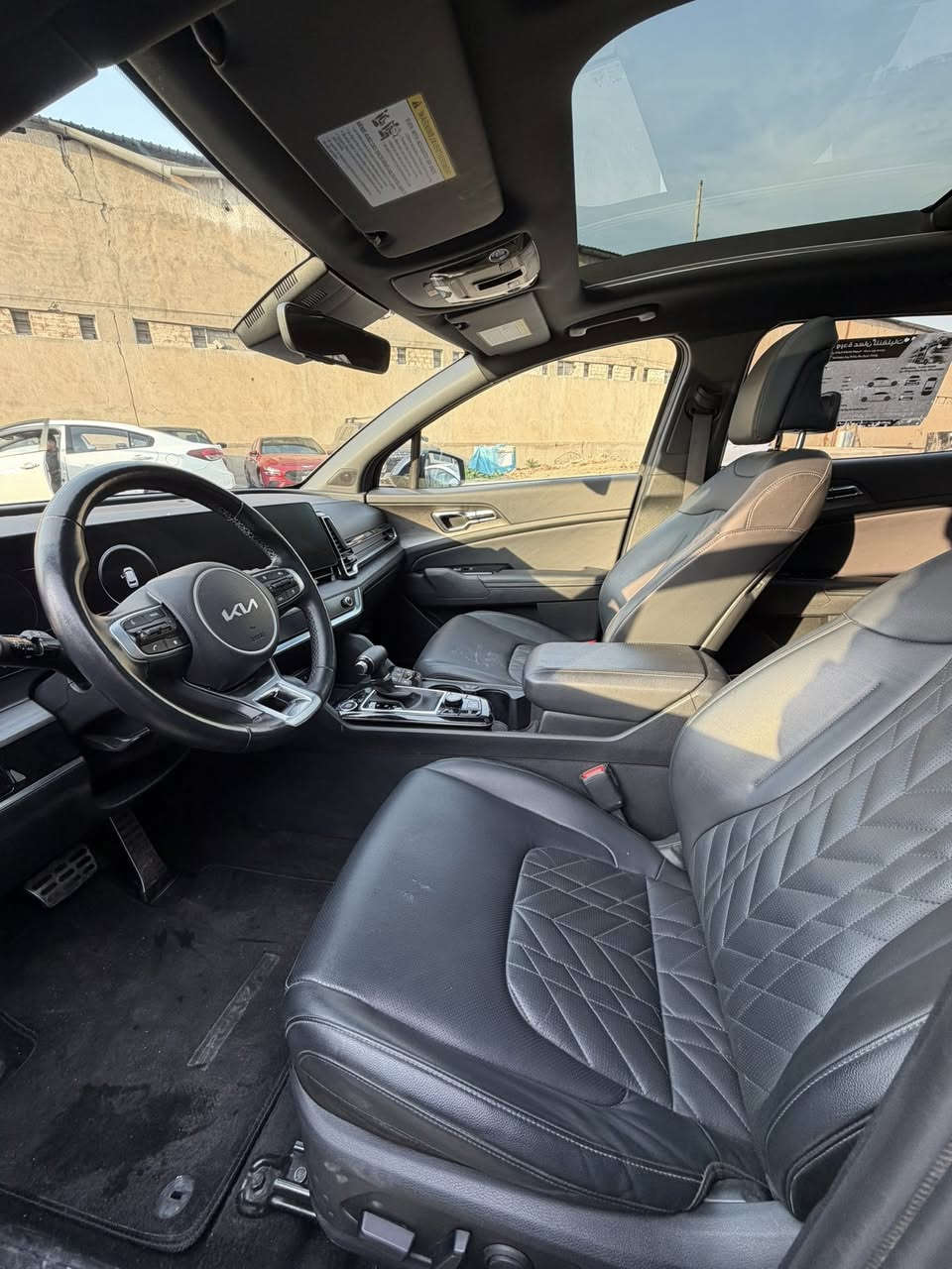 كيا سبورتج ٢٠٢٣ X_line فول لونها الوحيد ماشيا ٤٥ الف كيلو اعلى مواصفات محرك 2500 دخول جديد مواصفاتها  كشنات حار بارد ٥ كامرات كشن خزن صندوق كهرب ( بانوراما _ بصمه _ تشغيل عن بعد _ كشنات جلد + كهرباء _ كراسي خلفيه سياحيه منفصله _ جنطه كهرباء _ شاشه متصله +نظام كار بلي _ رادارات اماميه وخلفيه وجانبيه _ تدفئه بالكشنات _ اوتو هولد _ سايد بريك دگمه _ كاميرا خلفيه دواره _ وباقي المواصفات المعروفه ) 

ضررها قطعتين كلير فقط 

***********
***********
