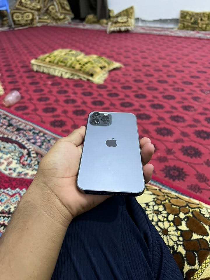 السلام عليكم 12برو ماكس مكفول كفاله عامه لزلغ مابي جهاز ذكره 512شرق اوسط نموذاجN بطاريه77 رقمي ***********
