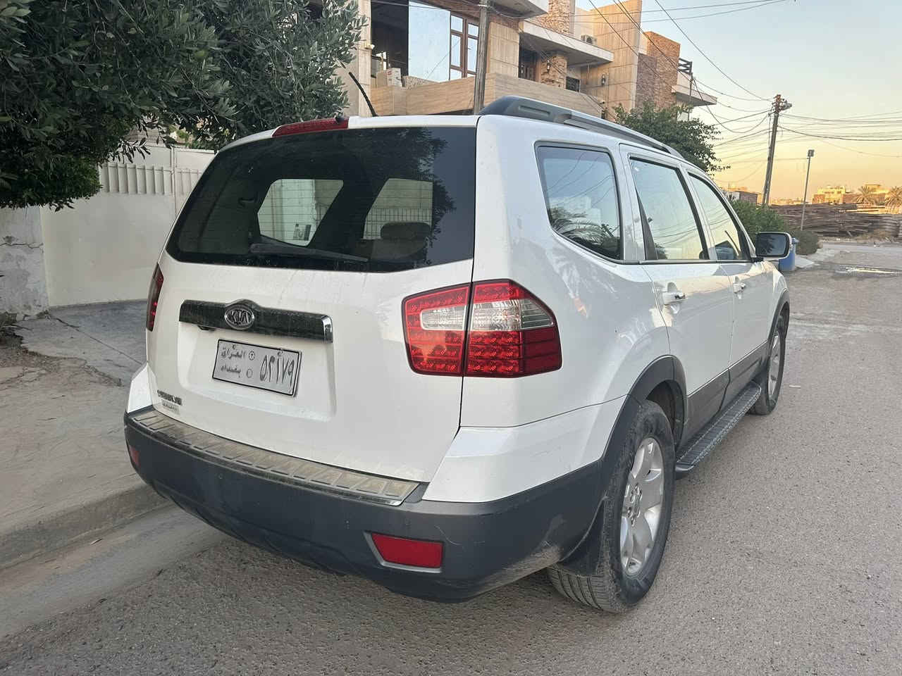 السلام عليكم
كيا موهافي ١/١  استلام الشركه الدوليه ( استيراد خاص من الكويت )
ماشيه ٣٢٥ الف المحرك مفتوح وبي رواجز وتبديل الدهن كل ٢٠٠٠ كيلو 
السياره بيه صبغ بابين بصف السايق فقط اثر شخط بدون حادث من سنتهه لحد العام على ايد شخص واني ثاني واحد حولته رقم انكليزي الجديد السنوية بسمي والسياره صارله سنه يمي 
 بيهه بصمتين 
موديل 2010
بصمه دخول
كشنات جلد 
دبل كشن كهرباء 
مميوري خزن
فورويل دفع رباعي 4x4 
محرك 6  3800
٧ راكب 
٣ قطع تبريد 
مري شفط قلاب
بكلايت لد 
ويل ١٨ تخم تاير جديد قبل شهر شديته
كامره خلفيه 
حساس خلفي 
فتحه سلايت 
فول تحكم استيرن 
جرس سرعه ١٢٠ 
كروز سعرهه 
تحكم دوسة البانزين والبريك 
السياره فول الفول مال دوليه  
مكانه بغداد حي الجامعه 
سعرهه ١٢٥ ورقه سعر بيع     ***********  
اعتذر عن المراوس بيع فقط
بياع شراي لا تخابر شرط التحويل
