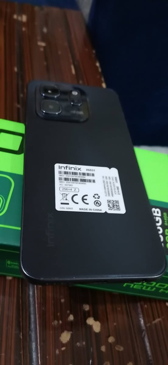 السلام عليكم انفنكس هوت ٥٠ ذاكره ٢٥٦ عشوائية ٨ كامره ٤٨ شاحنة ١٨ واط الهرتزيه ١٢٠ بطاريه ٥٠٠٠ الجهاز جديد استخدام كلش قليل غراضه كامله سعره ١٣٠ عنواني حله مركز ***********
