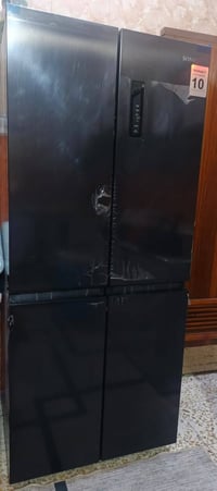ثلاجه سونيك استعمال قليل بعدها جديده  سعرها ٧٠٠  07704660878