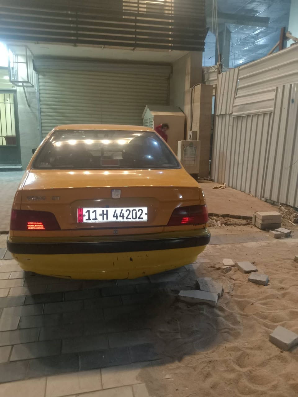 السلام عليكم سيارة بيجو بارس للبيع موديل 2018 مصفره هيئة وغرامات سنوية جديدة هزة جديدة سيارة صدر جديد دبلات جديدة تخم تأير  رقم بغداد باسمي  السعر 53 ورقةوبيها مجال حك جية مكاني بغداد اليرموك للاستفسار الاتصال بالرقم *********** واتساب
