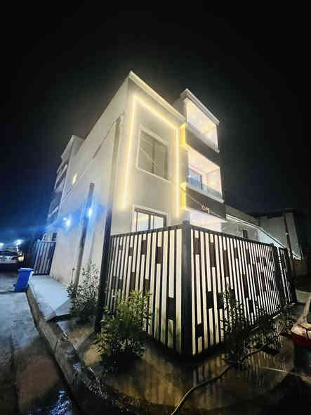 للبيع دار سكن مساحته 57 متر
🏠 الرفاق الاولى  ( واقع حال 80 متر)
⛳️على شارع 20 ركن على شارعين 
موقع مميز جدا ( خلف مدينة ألعاب الجهاد )                                               
⚘️⚘️      الواجهه 7  النزال 8 
           مدخلين بناء Vip 
الطابق الارضي درجه اولى صاله ومطبخ وحمام 
الطابق الاول. غرفتين نوم و حمام 
الطابق الثاني غرفة نوم  وسطحين 
ارضية مرمر تركي  أبواب قاصه 

      ♦️♦️♦️بناء سنة 2025♦️♦️♦️
        🌹السعر   اتصل بنا واتساب 🌹
عنوان المكتب / بغداد ▪︎حي الجهاد ▪︎مدخل الديوان ⛳️

📌الإتصال مكتب الدار للعقار 
📌المهندس بشير الشويلي 
⭐*********** واتساب 
♦️او مراسلة الصفحه 
https://www.facebook.com/الدار-للعقار-102052908357408/
