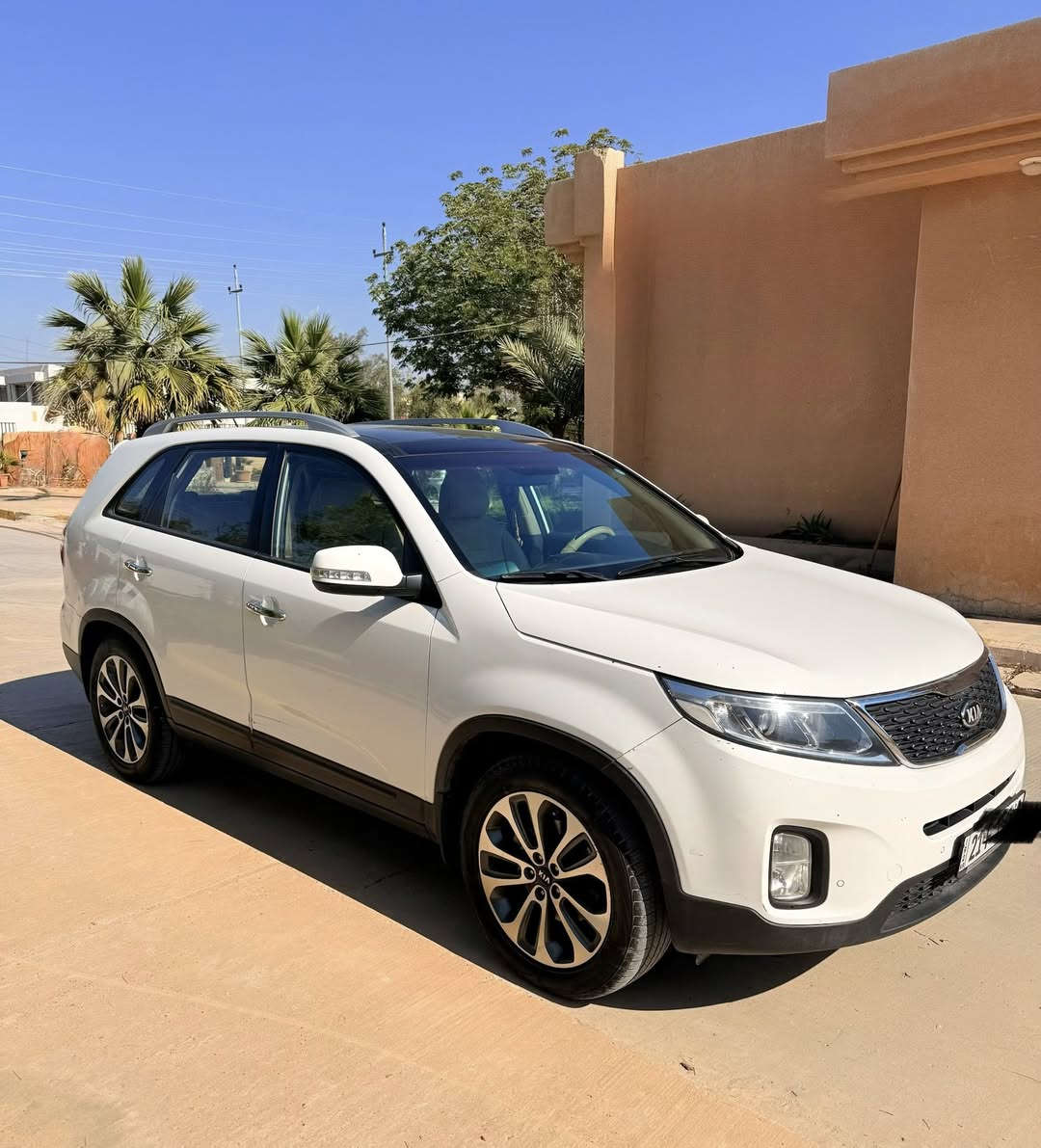 كياسورنتو موديل 2013 شكل 2014 خليجي فول موصفات واحد على واحد محرك 6 بستم 
كير و محرك شرط مامفتوح ماشيه السياره 170 الف رقم وتساب ***********
