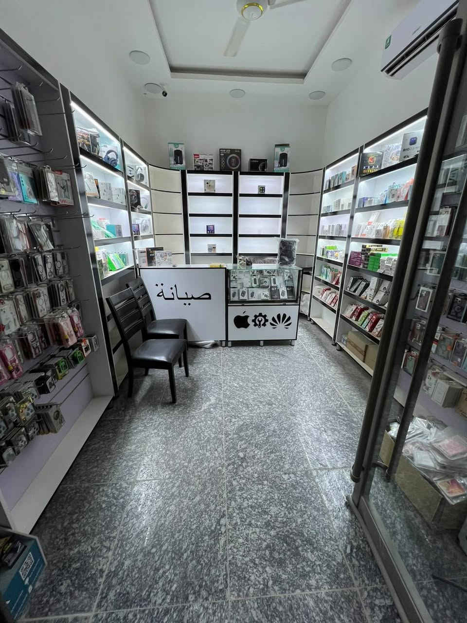 ديكور واكسسوارات للبيع مكان الزبير  ***********
