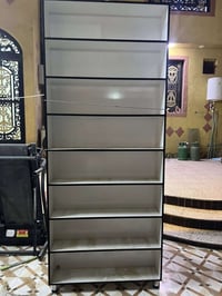 عارضات جديده للبيع صارلي شهر من سويتيهن mdfالسعر ٦٥٠ 07723355600