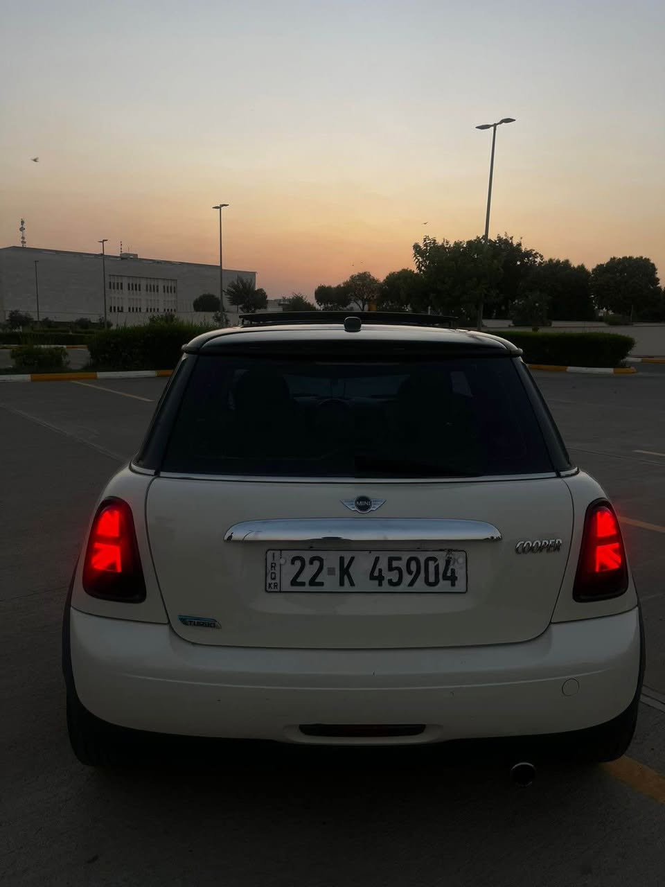 Mini cooper 2012 موکینە ٢٠ بئ تۆربۆ مەکینە مەرغوب فوول مووواسەفات پانۆراما تەحدید سورعە ڤۆلیۆم ناو ٧ رەنگ جام کارەبا بەسمە تۆماتیک عادی سەیارەکە تەنها یەک بستی تەعدیل هەیە لە دەرکەی سەکنی سعری 68 گەلا ٣ گەلاش 
غەرامە پاش ماعامەلە دەگیریەوە واتا ٦٥
***********
وەتسئاپ أربيل, العراق
