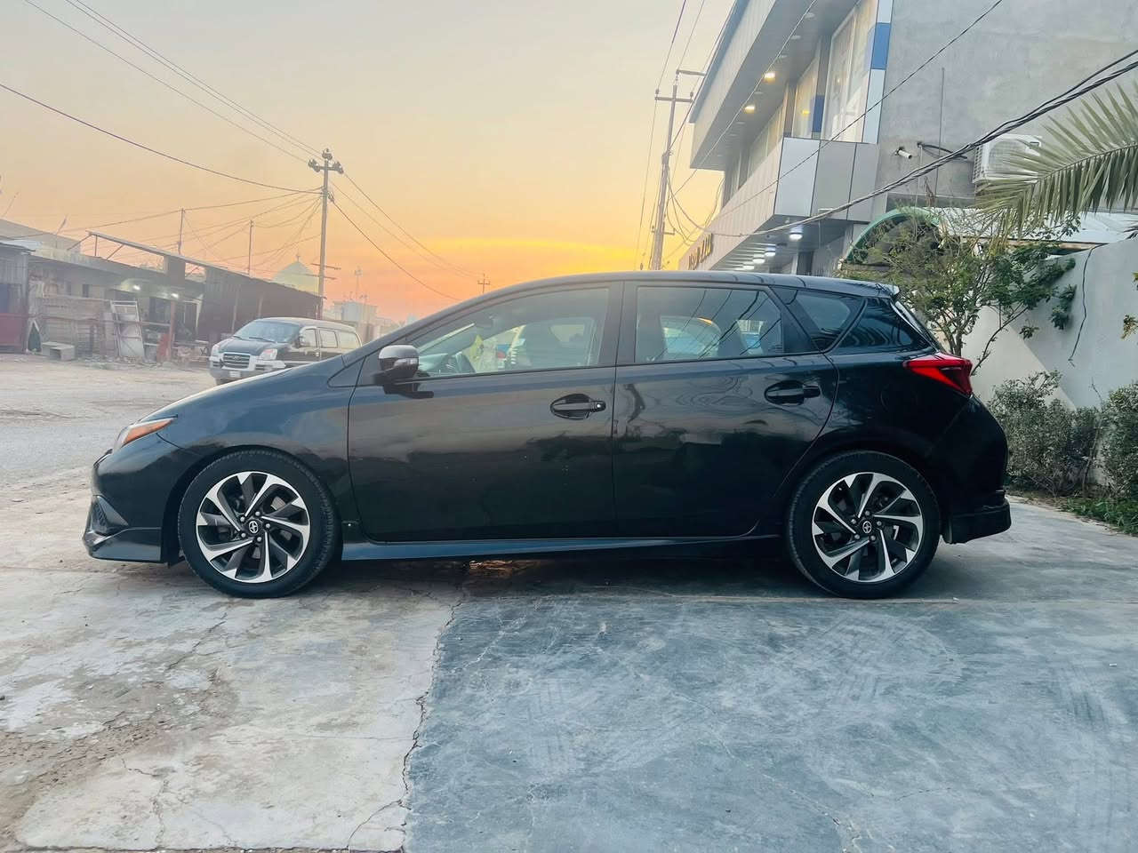 كورلا سيونIM
موديل ٢٠١٦
ماشيه ٦٧
السياره بدون صبغ بدون حادث
داخلها مغلف جديد
ويل كب كروم
مري شفط
كير اوتو+عادي
داخلها كلش جديد 
منضومة زنون بلادي
لد خلفي
رقم بغداد الجديد 
سنوية باسمي
السعر١١٧
مكانها ديالى / الزهيرات 
***********
