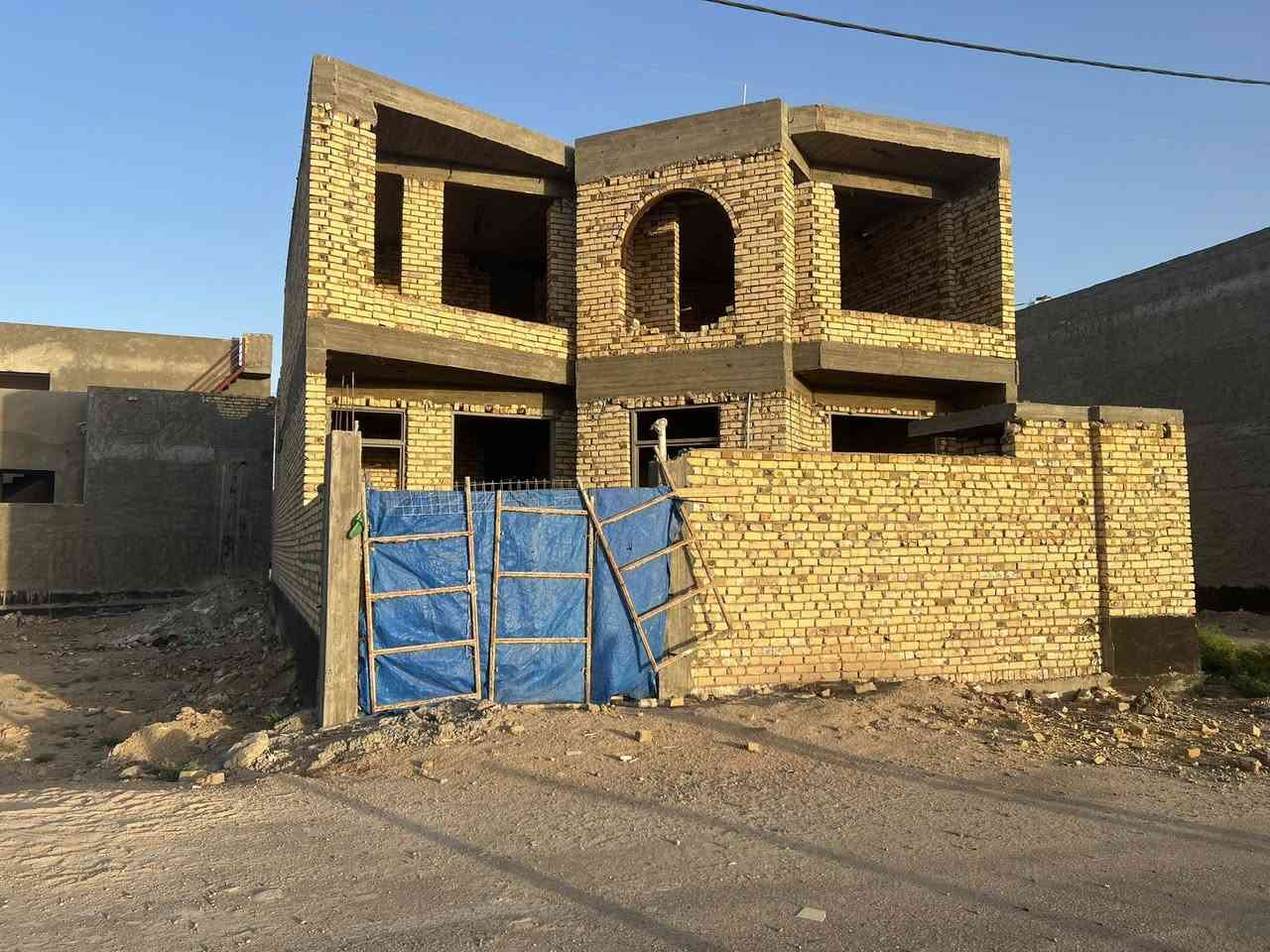 هيكل للبيع المساحة 200م طابو زراعي سند 25
خدمات كامله ماء كهرباء تبليط

بناء حديث خارطة مرتبه طابقين 

يحتوي على
غرف نوم عدد 4
واستقبال  
وكلدور عدد 2
ومجمع صحي عدد 3
وكراج وحديقه

الموقع//ورديه داخل منطقه الامام سيد موسى
للاستفسار اكثر الاتصال على الرقم
***********

