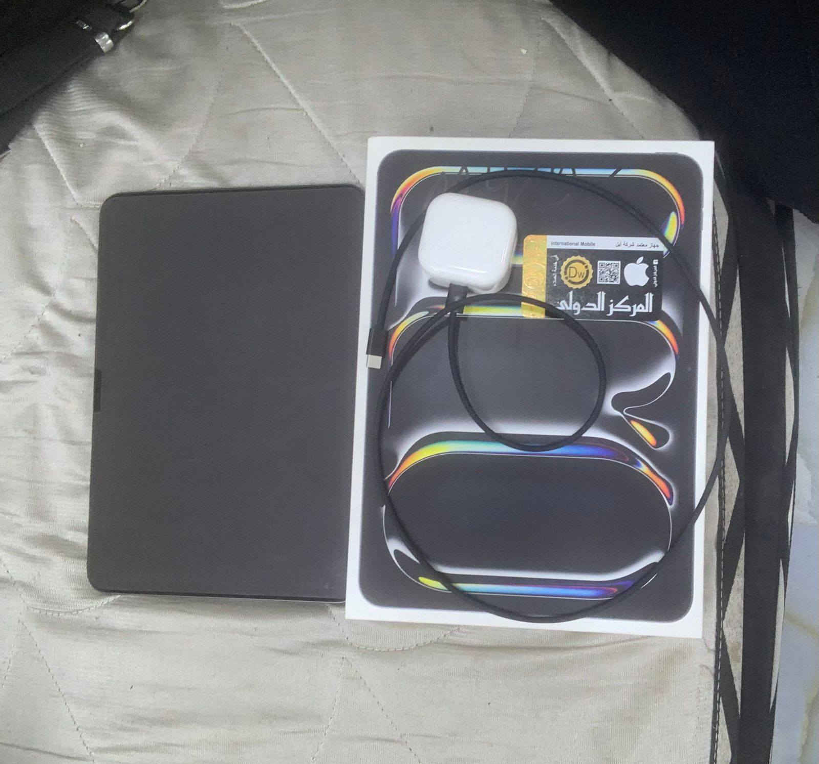 ايباد m4 داخل الضمان صار سبوع من مفتوح من الكارتون المكان بغداد تواصل واتساب  السعر مليون  200 و(***********)

