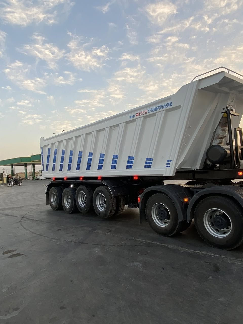 لبيع عربانه عبد الله جوهر موديل 2026 ربع محاور 2ثابت 2 علاك تخم تاير تخم ويل 36 متر بدون تعلاوه 33 مشتقله قليل مكان ناصريه /سعر  290 بيه مجال***********//////***********
