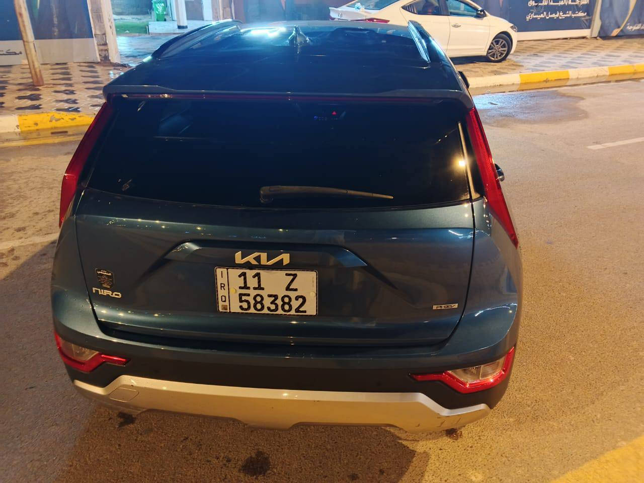 السلام عليكم
كيا نيرو بلكن  (هايبرد . كهرباء . شحن )موديل 2023 
 وارد امريكي 
السياره خير من الله نظافه وبيها مواصفات بعد احلا من السياره لون ازرق
السياره مرقمه وكامله رقم بغداد 
السياره حادثها بنيد  صبغ فقط بدون دواخل وبدون ايرباك
ماشيه: ٢٥٠٠٠
المواصفات 
كراسي تدفئه 
بصمه
اشاير بالمري 
كشنات جلد و مخمل 
ترحيب دخول 
.نظام ايكو وسبورت قياده
• شاشة كبيرة
• كاميرا خلفية
• حساسات خلفية 
• ⁠حساسات اماميه
 .اتو هولد
رادار امامي
• مانع تصادم
• محدد مسار
• تصحيح مسار
• مثبت سرعة
• مانع انزلاق
• بصمة تشغيل
• بصمة أبواب
• مري رادار
• نقطة عمياء
• شاحن وايرلس 
شاحنة بالكشانات 
• شاشة اعطال
• عداد ديجيتال متغير الوان
• اضوية امامية LED
• اضوية خلفية LED
• حساسات إضاءة
• إنارة تلقائية Auto
• نظام صوتي مميز 
• أوامر صوتية
• حساسات اصطدام
شفتات بلستيرن
تبريد قطعتين
قياده ذاتيه 
تشغيل عن بعد 
• بلوتوث
• مدخل USB + AUX
وبيها بعد مواصفات خير من الله
***********
السعر 190 وقليل مجال 
عنوان الفلوجه
