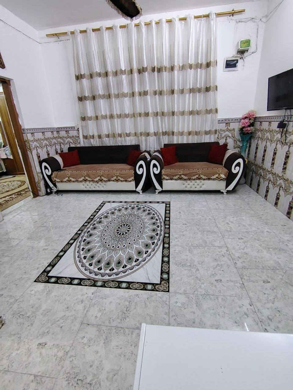 دار للبيع في حي الحضارة ١٢٠ م طابقين عكادة مقابيل منتزه خلف هايبر الريان 
استقبال صالة مطبخ وغرفة وحمامات داخلية وخارجية الطابق الثاني غرفتين كبار وغرفة صغيرة وصالة للإستفسار ***********
