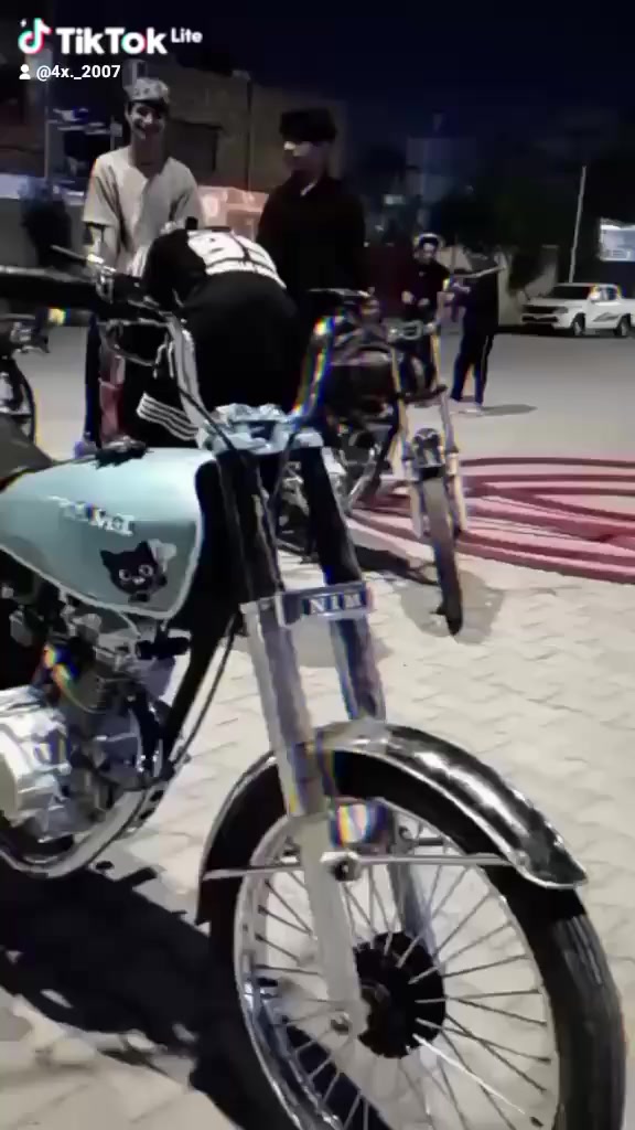 سلام عليكم
ماطور رياضي شاصي 18 اوراق اصولي جدد
ولتعمير قبل اقل الشهرين دراجة احلة من الصورة 
السعر خاص مكانك كوت زين القوس ❤️‍🔥


**إذا كنت صاحب هذا الإعلان وتريد حذفه لأي سبب، رجاءا أرسل رسالة إلى الدعم الفني**