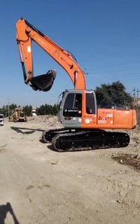 حفارة زت • موديل ٢٠٠٣ • مكفولة