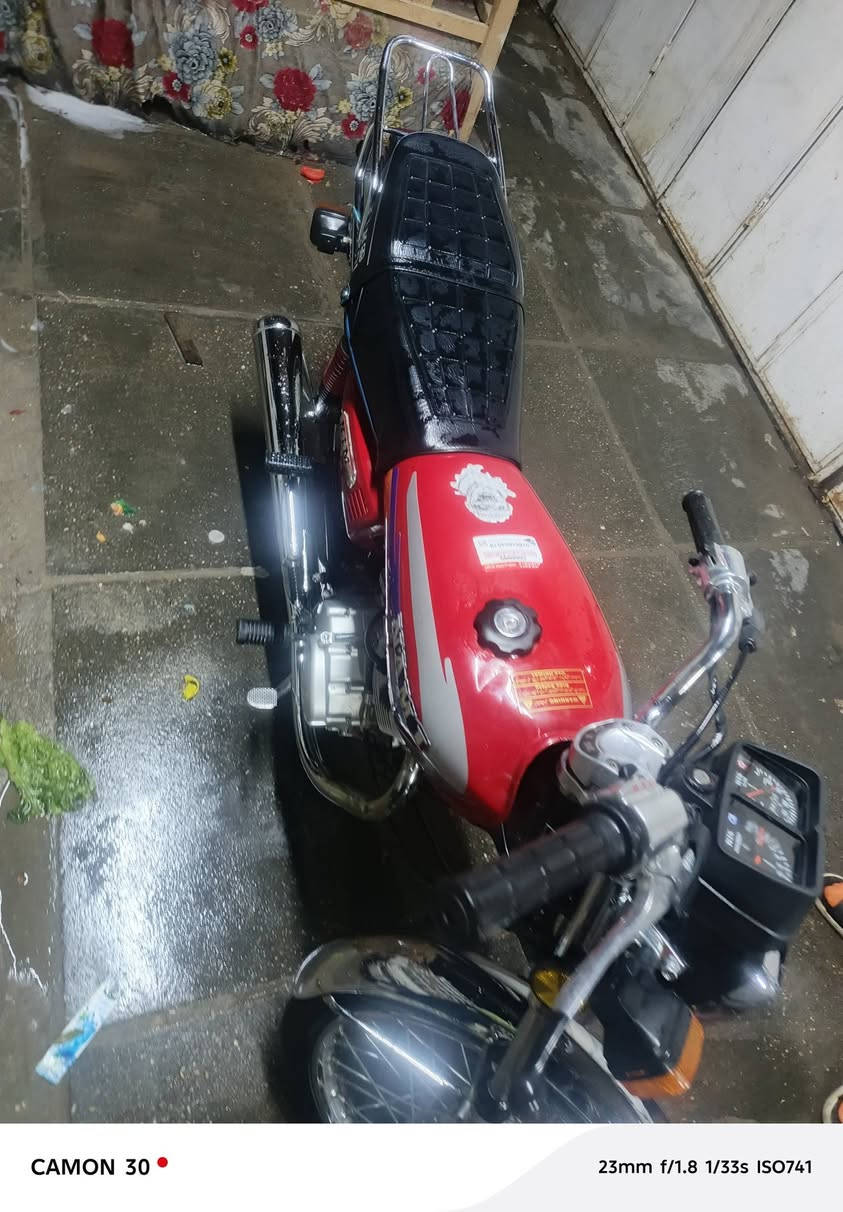 سلام عليكم دراجه إيراني نامه أربعه كير دراجه جاهزه من كلشي أوراق كامله كهربائيات كله شغالهة دراجه جديده من كل النواحي ما صارله اهواي من نازله مديل)(26) سعر ٦٥٠ وبيه مجال قليل مكاني بغداد شعله رقمي ‏‪***********‬‏
