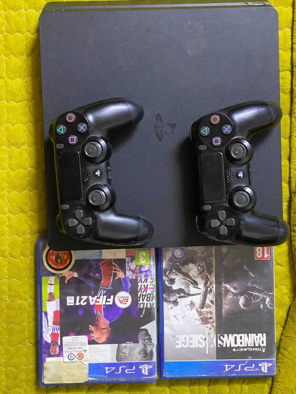 سلام عليكم سوني 4 سلم ذاكره 500
نظيف برغي ممفتوح  ويا قرصين وجوستكين اصليات سعره 240وبي مجال للطيبين ***********
