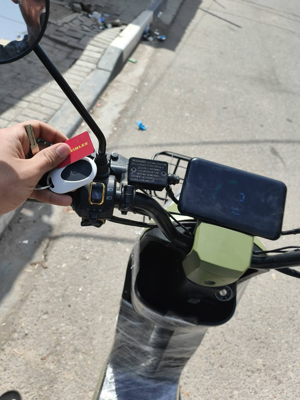 ار 9 دراجه تفاصيله 5 بطاريات 32 امبير ملف 2000 دراجه ما ناقصه شيء تجي وتشيكه بطارياته على مسوليتي دراجه رزنه وسريعه قراضه كامله مرايات سله كفات سويجين بصمتين وكارت سعر 375 ***********
