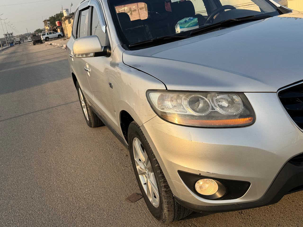 السلام عليكم
سنتافي موديل ٢٠١٢ السعر (47) 
حداديه جديده غرفه جديده مكفوله تبريد (كاز) سنوية ورقم طبق الأصل مكانه البصره 
الاتصال ***********
