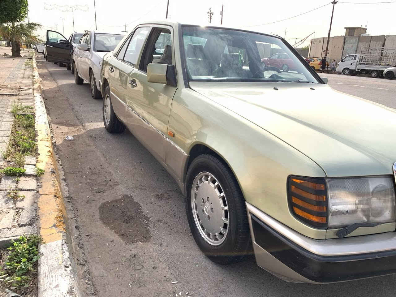 ‏السلام عليكم
‏مارسدس دب مكينه بلاد قبق اسود 
السياره خير من الله صدرها حلو مكينه خير من الله 
غرفتها زينه مدوشمه تبريد مايشتغل 
رقم دولي بغداد بسمي 
تخم تاير كهرباياتها كلها شغاله العين هم كذالك 
قواعد دبلات معمره تعمير حلو السنويه نهايت السنه تصقط 
السعر 50 وبيها مجال العنوان بغداد مدينة الصدر 
0733453016


**إذا كنت صاحب هذا الإعلان وتريد حذفه لأي سبب، رجاءا أرسل رسالة إلى الدعم الفني**