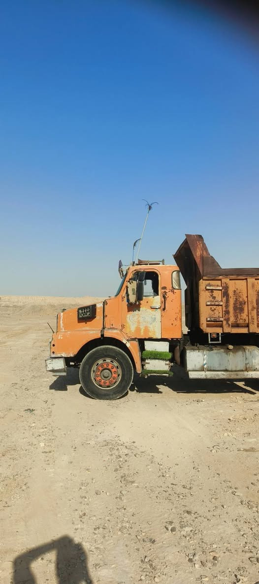 سلام عليكم للبيع فالفو 82  محرك اوربي لاتنقيص ولا تبخير گير 4×4  جاهزه للعمل رقم ***********
