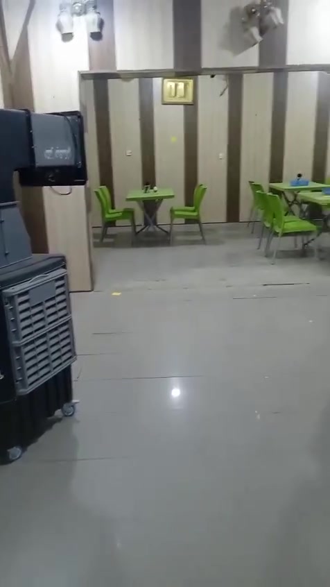 السلام عليكم 
للبيع غراض مطعم كامله ملاحظه تنباع شلعه وحده ما بيع قطعه قطعه  المكان قضاء القاسم 
تفاصيل الاغراض بالفيديو 
للاستفسار الاتصال على الرقم *********** سبب البيع عدم التفرغ

