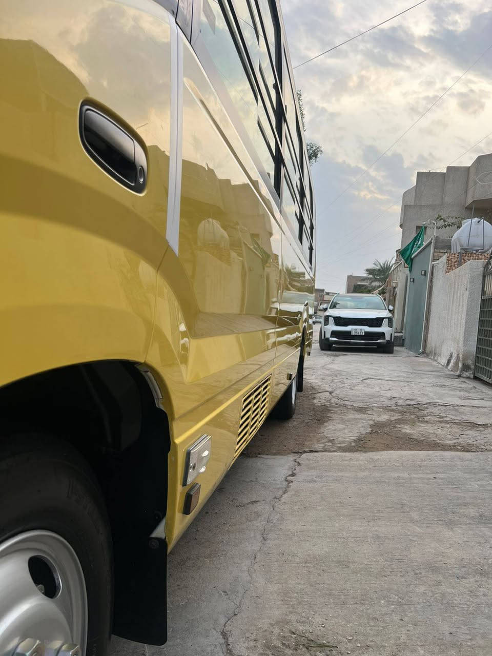 كوستر 2017 فيرنه مصبوغه من الكويت أو مابيها اي اعاده
السياره تخم تاير صدر امامي أو خلفي جديد كير مكينه خير من الله أو الاكسل بيه ونه خفيفه من ١٠٠الر ١١٠ السياره خير من الله 
معروضه 435 أو بيها مجال كلش بصيط 
للاستفسار ***********
