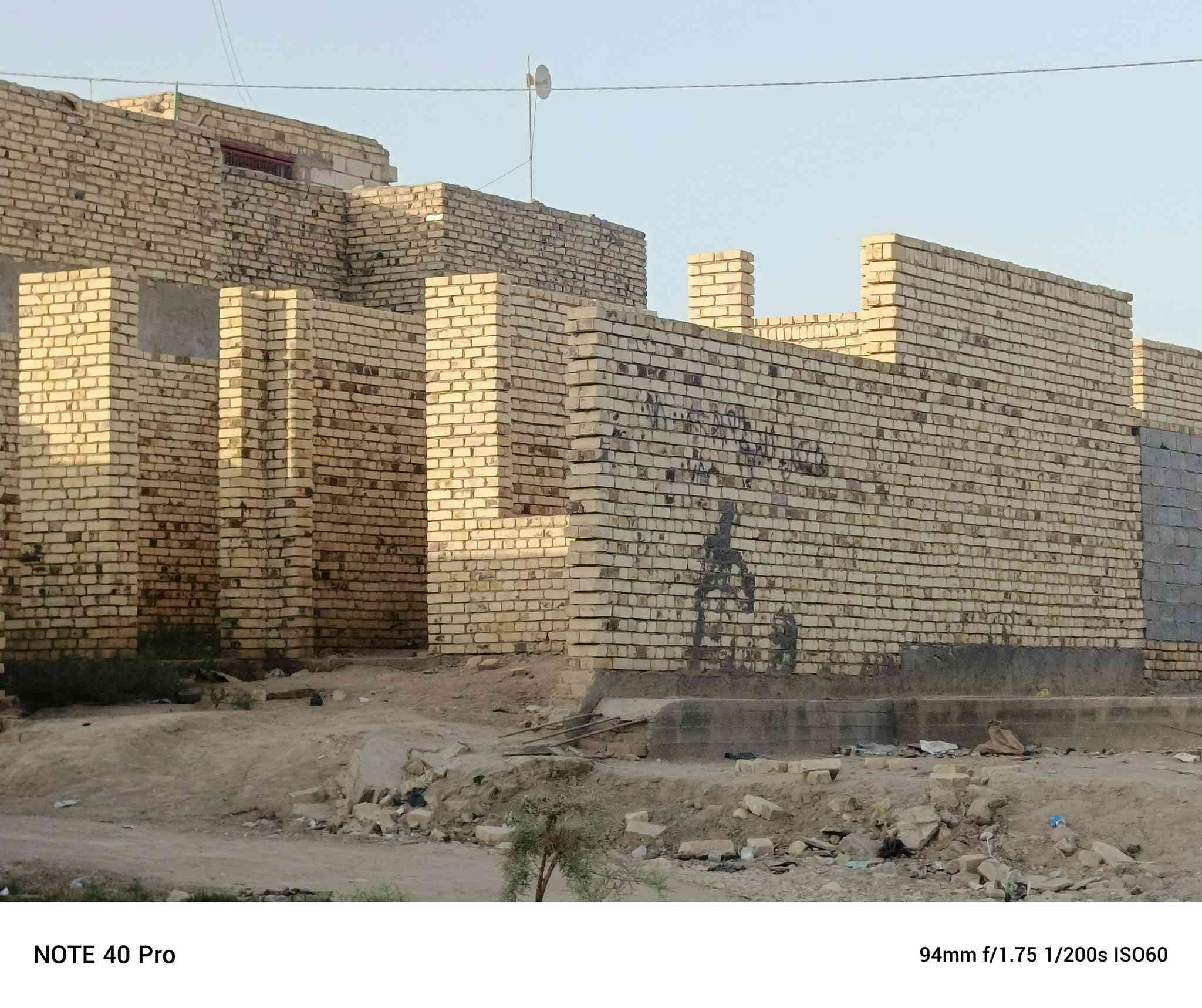 هيكل للبيع في داينيه بصف المجمع زراعي مساحه 200=***********سعر مناسب متوازي عله بيعته
