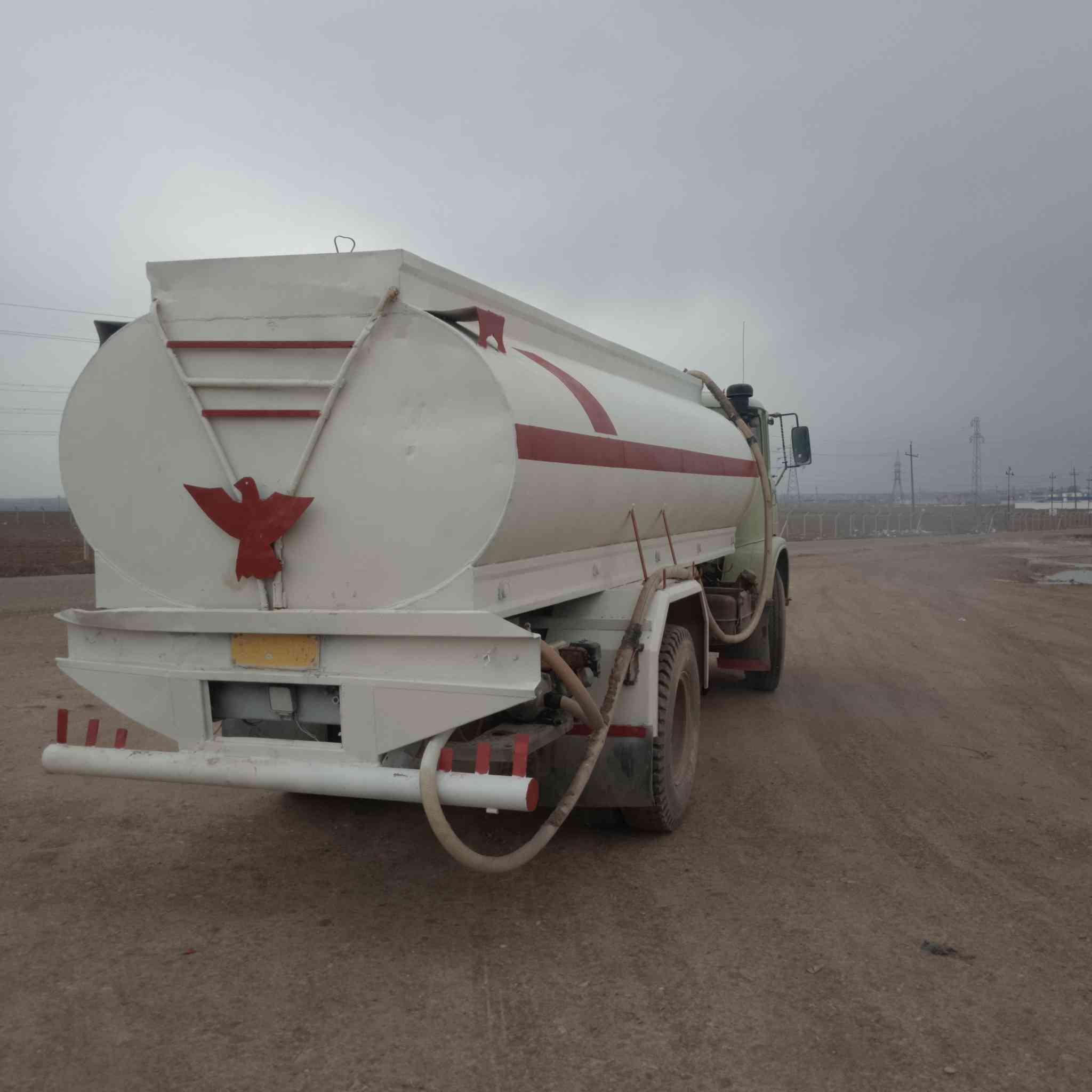 تنكر صلاح الدين رقم واصط طخم تاير تانكي نضيف مكينه بيها بخار كرنك ستاندر السعر 6مليون وبيها مجال ***********
